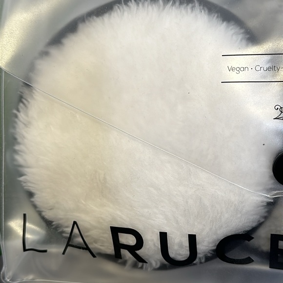 ✨ 3 for $35 ✨ La Ruce Reusable Make Up Rounds - Picture 3 of 6